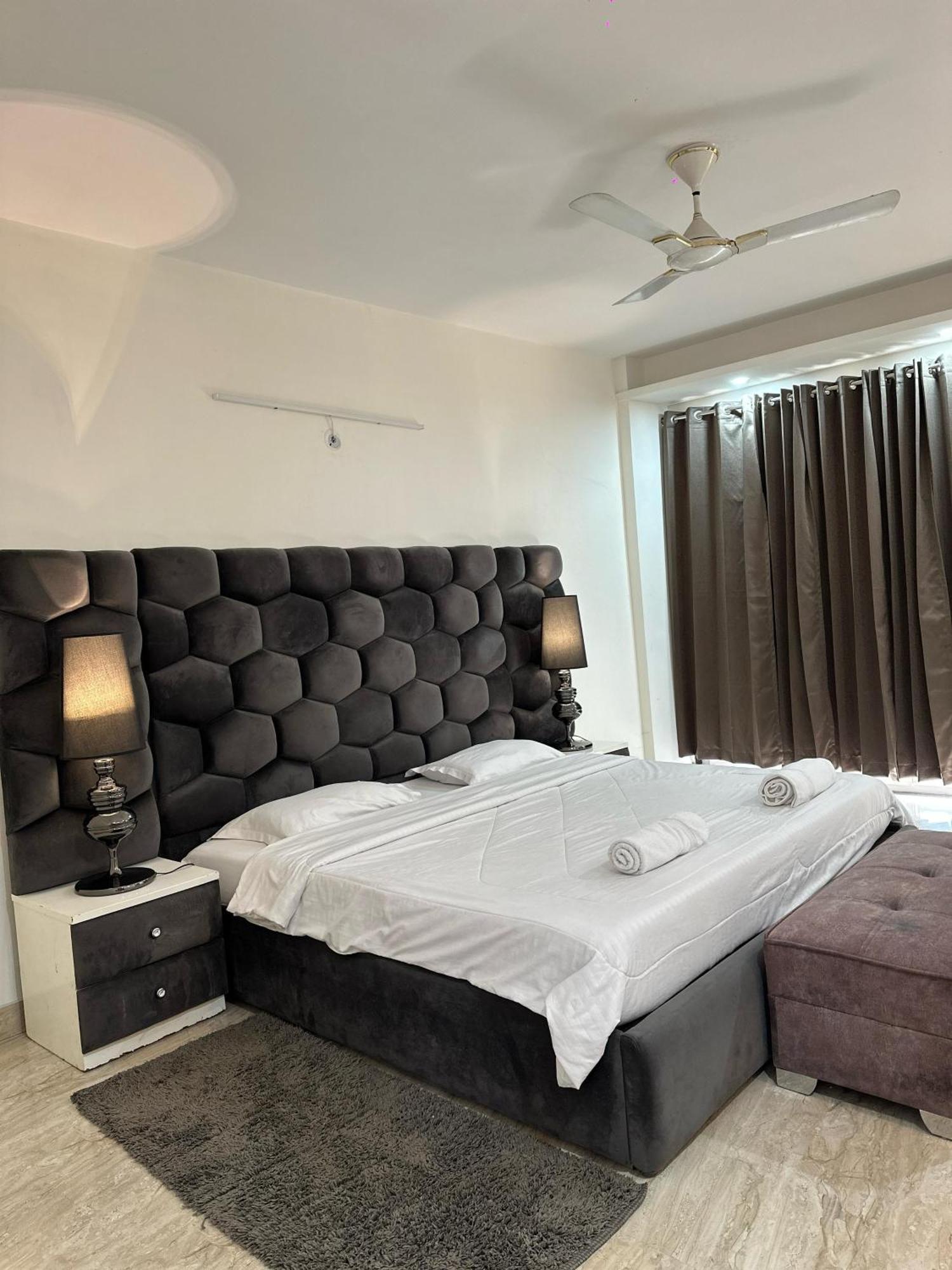 Sky Villa With Private Pool Noida Eksteriør bilde