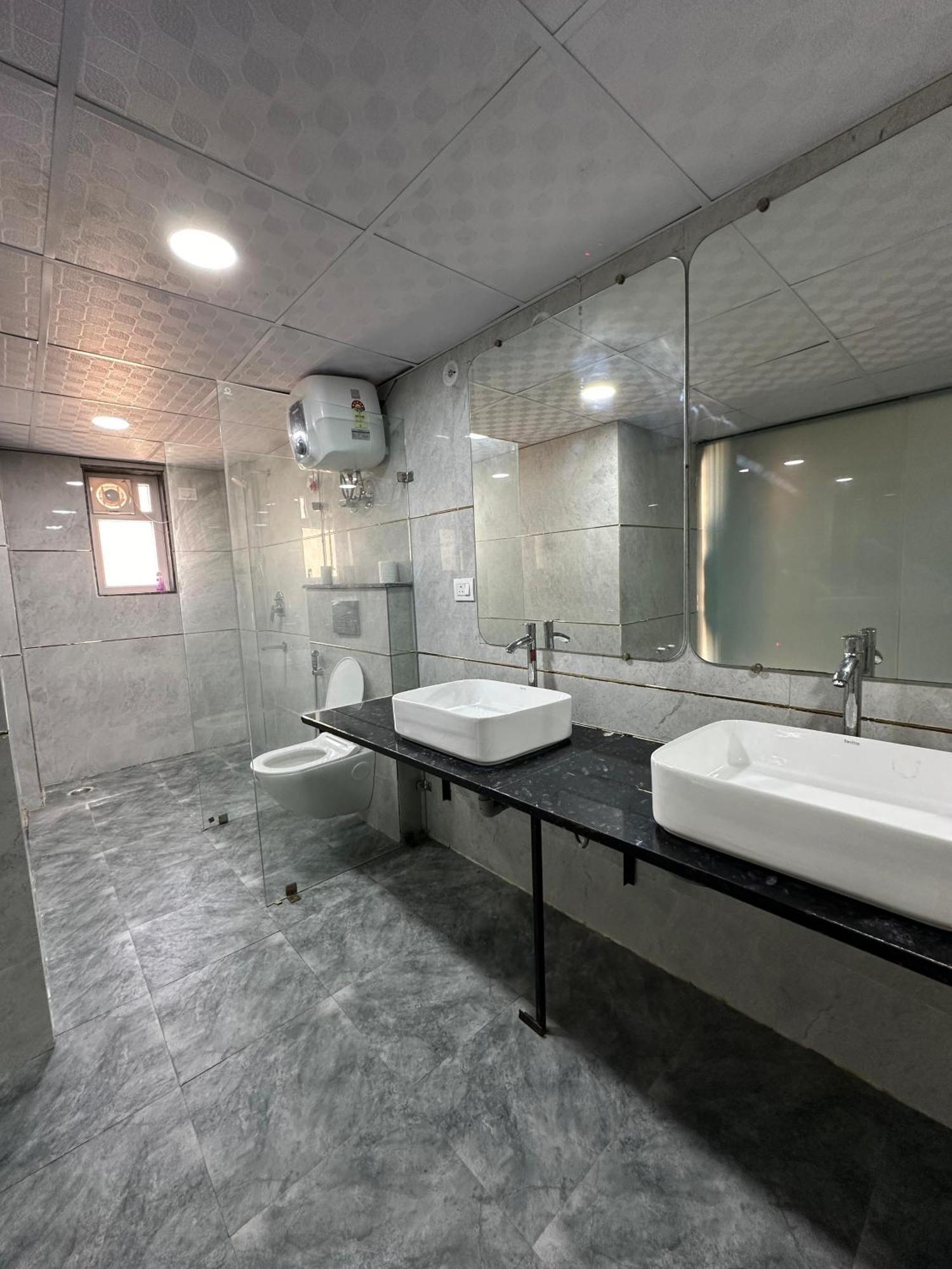 Sky Villa With Private Pool Noida Eksteriør bilde